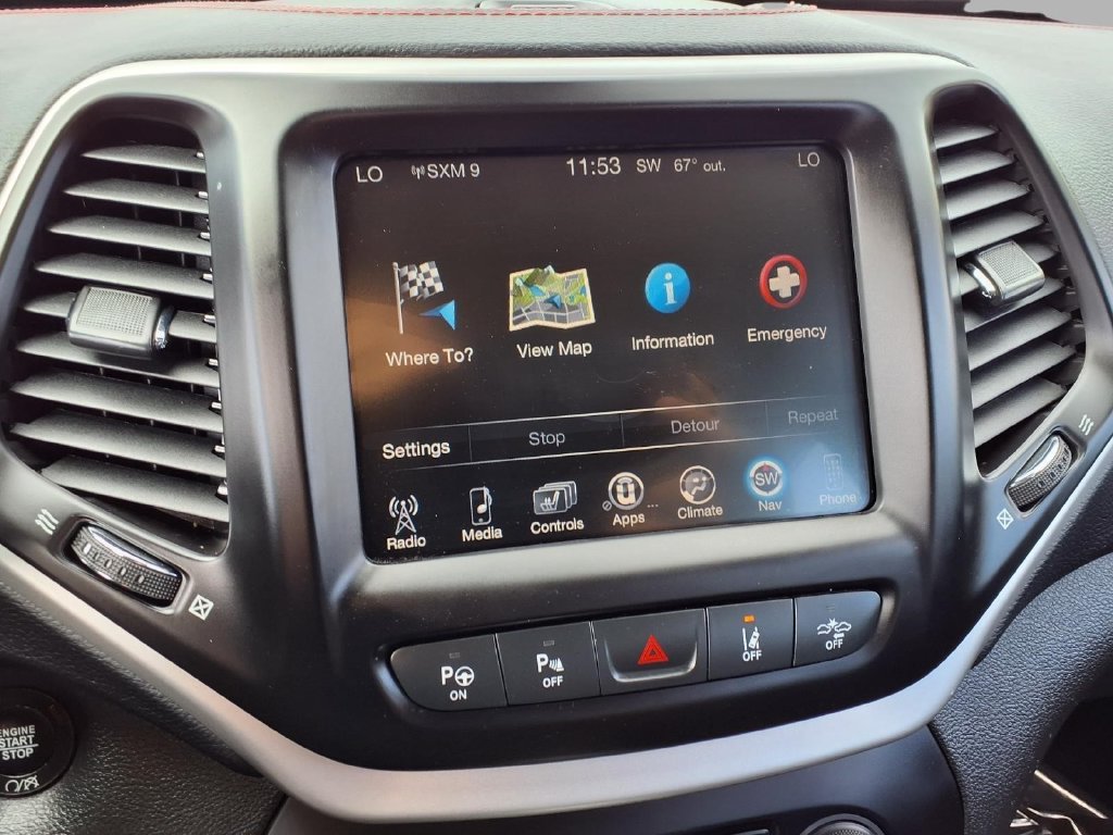Used 2016 Jeep Cherokee Trailhawk w/ Comfort/Convenience Group AWD/4WD image 9