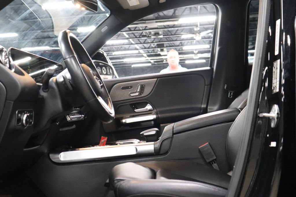 Used 2020 Mercedes-Benz GLB 250 image 11