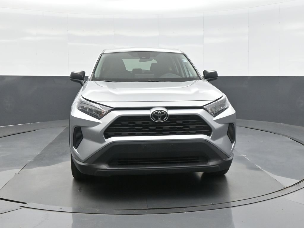 Certified 2022 Toyota RAV4 LE AWD/4WD image 2