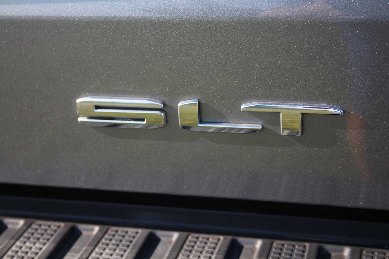 Used 2021 GMC Sierra 1500 SLT AWD/4WD image 12