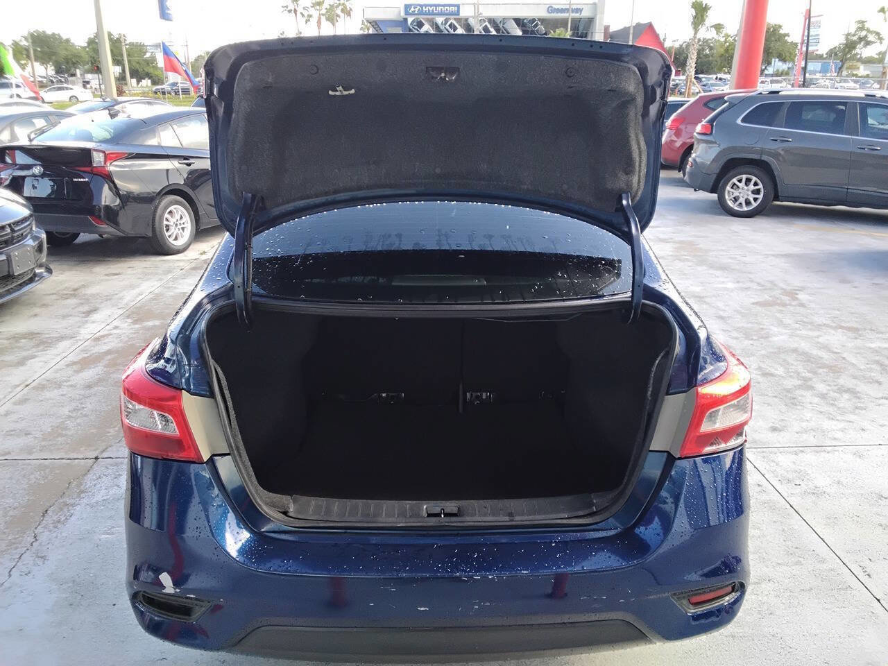 Used 2019 Nissan Sentra SV FWD image 5