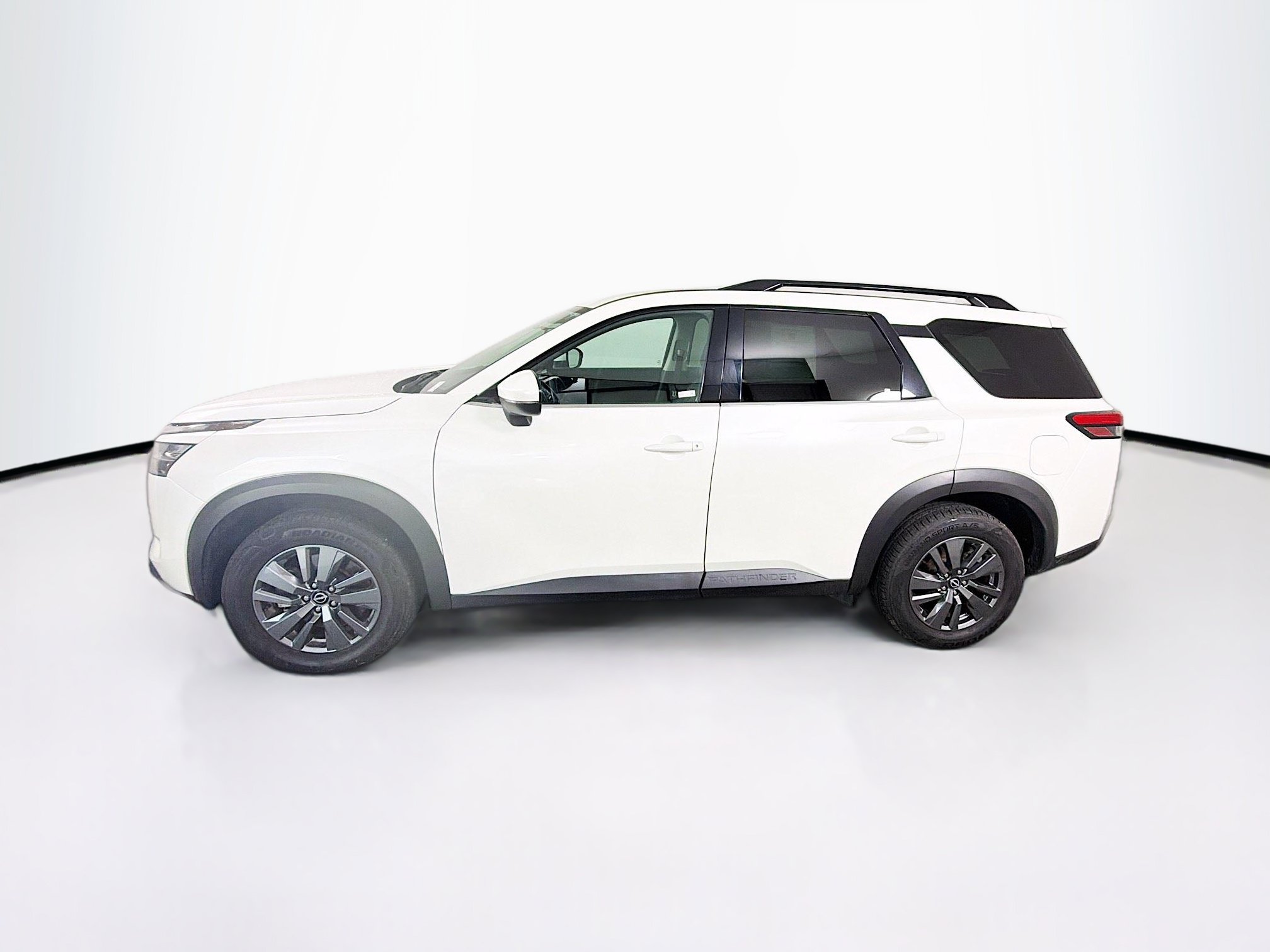Used 2024 Nissan Pathfinder SV FWD image 4