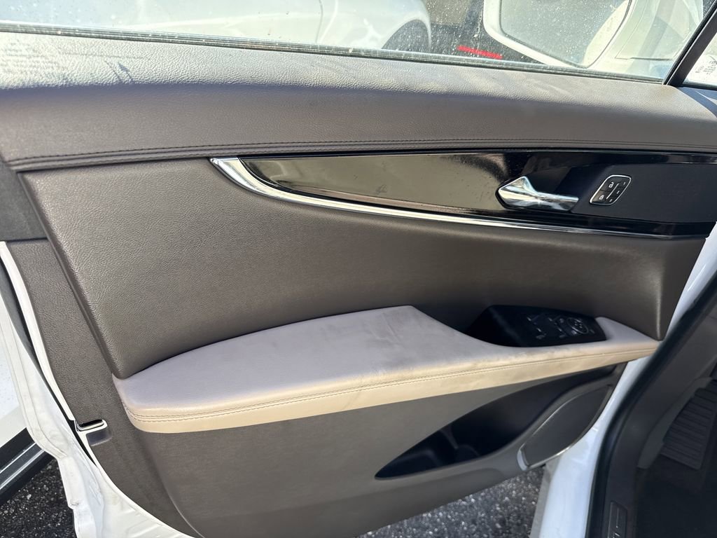 Used 2022 Lincoln Nautilus FWD w/ Premium Package image 10