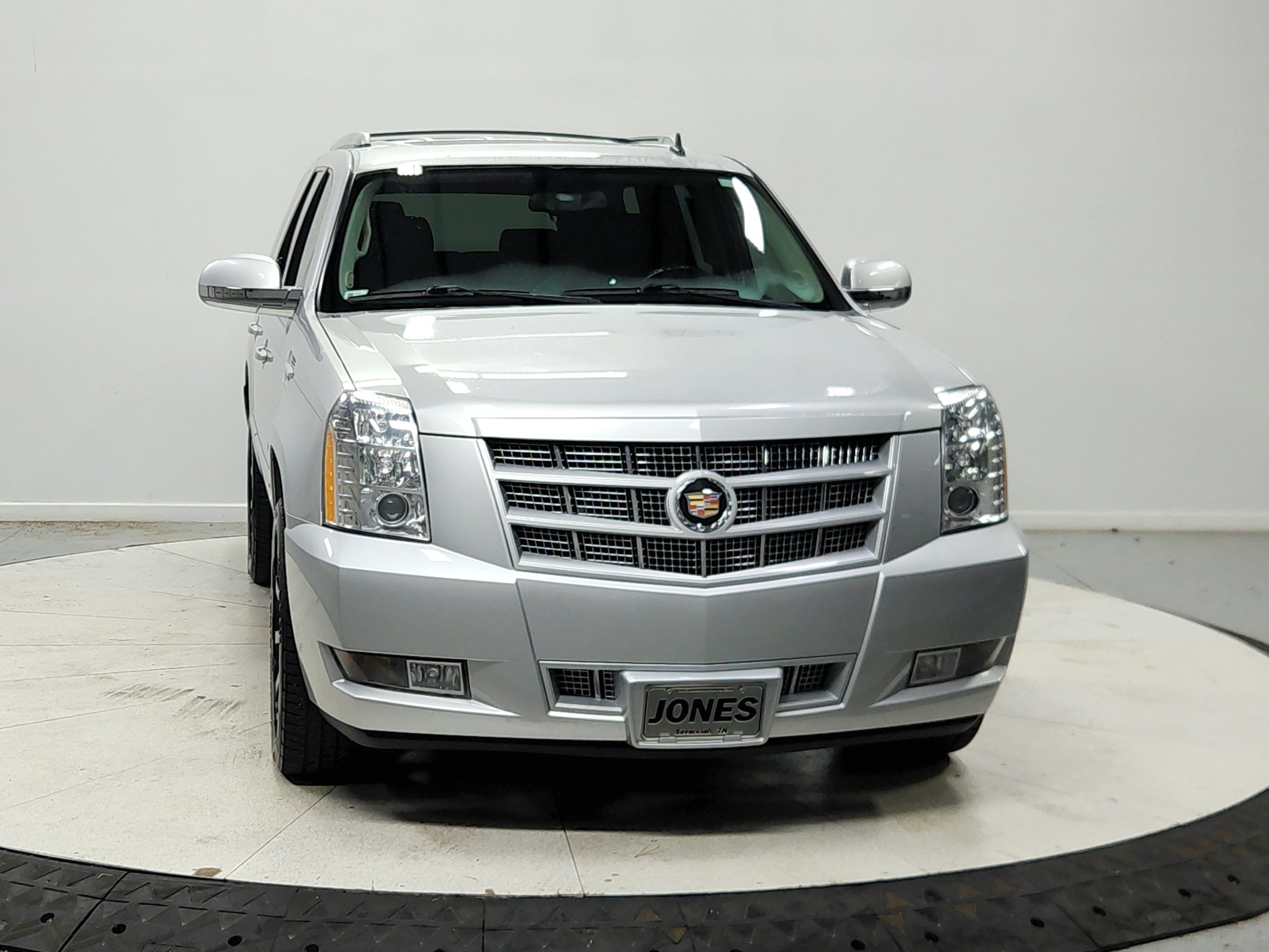 Used 2014 Cadillac Escalade Premium RWD image 3