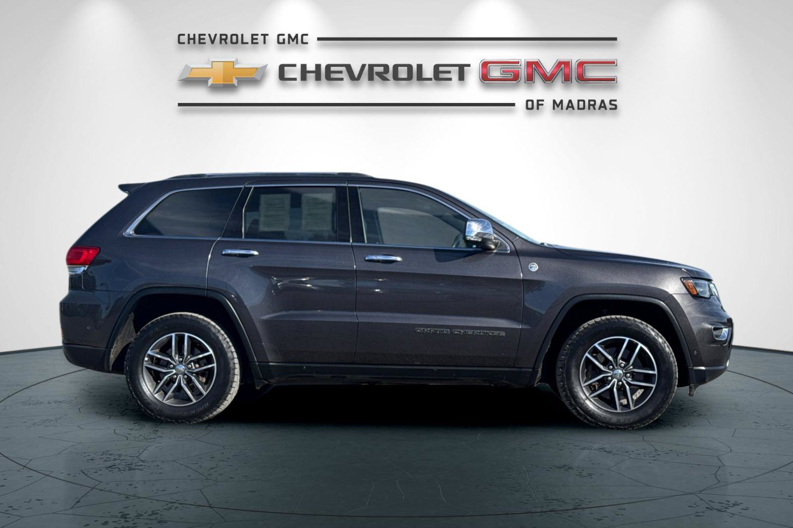 Used 2018 Jeep Grand Cherokee Limited w/ Luxury Group II AWD/4WD image 2