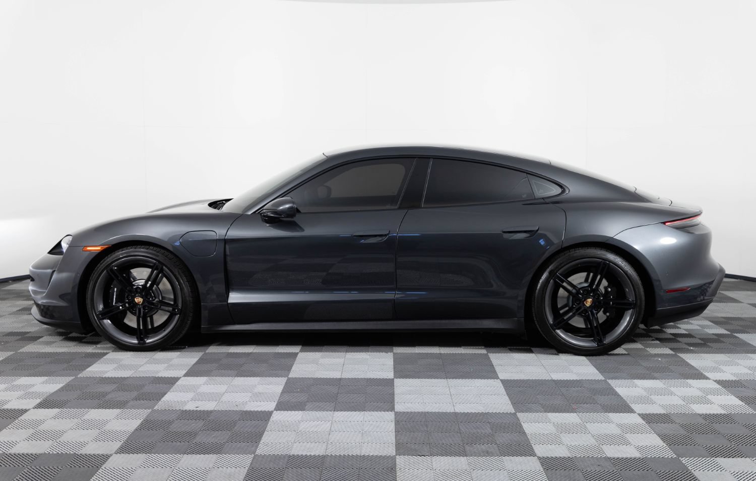 Used 2023 Porsche Taycan 4S w/ Premium Package AWD/4WD image 3