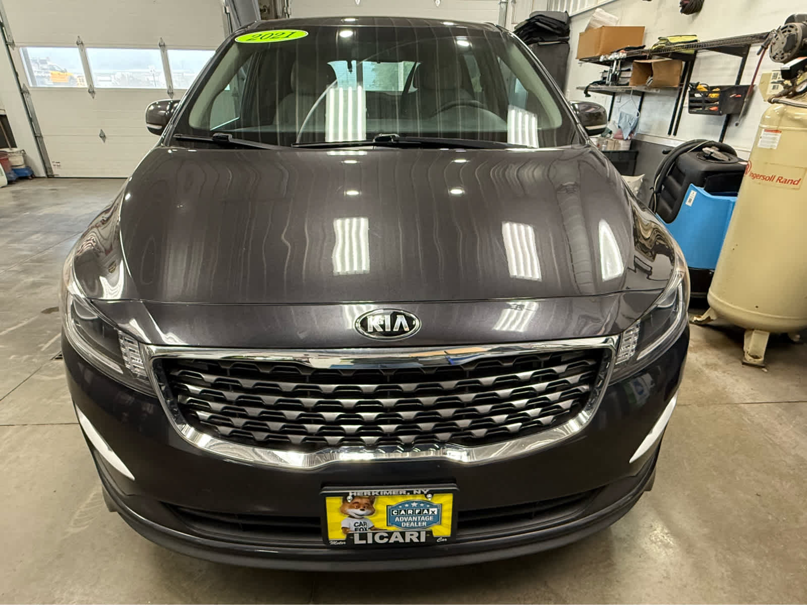 Used 2021 Kia Sedona LX FWD image 2