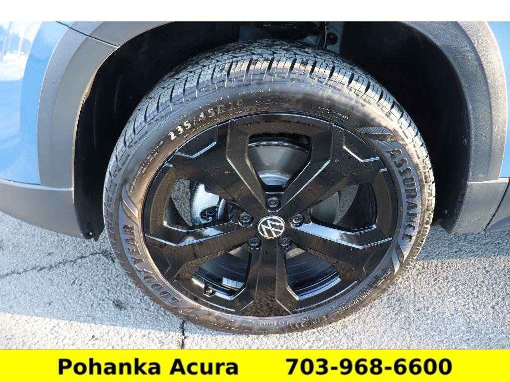 Used 2025 Volkswagen Taos SEL image 28