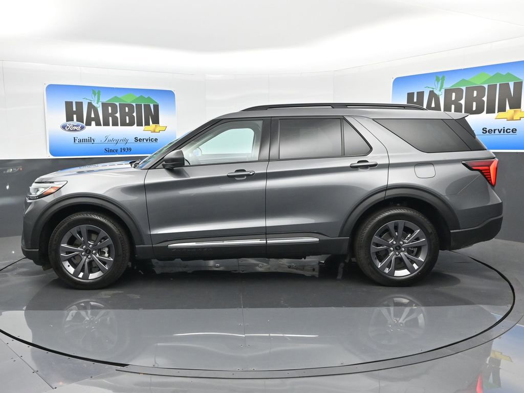 Used 2025 Ford Explorer Active w/ Active Comfort Package image 2