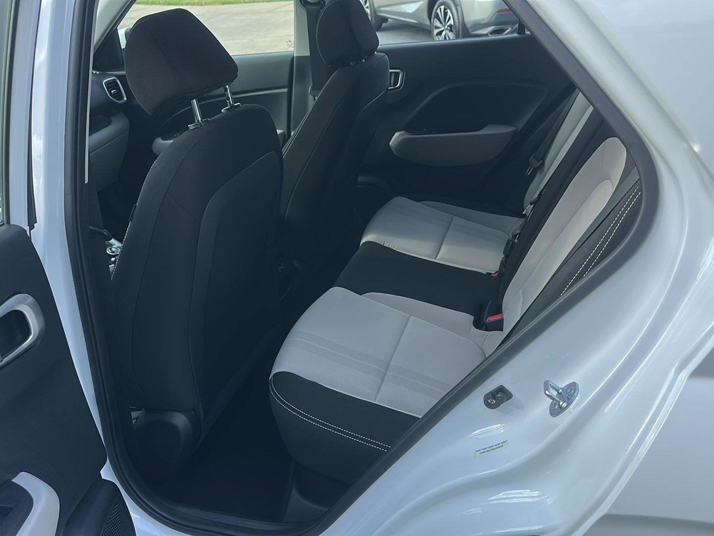 Used 2025 Hyundai Venue SEL FWD image 15