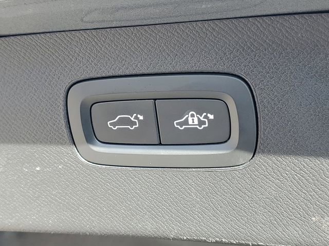 Used 2016 Volvo XC90 T6 Momentum w/ Momentum Plus Package image 9