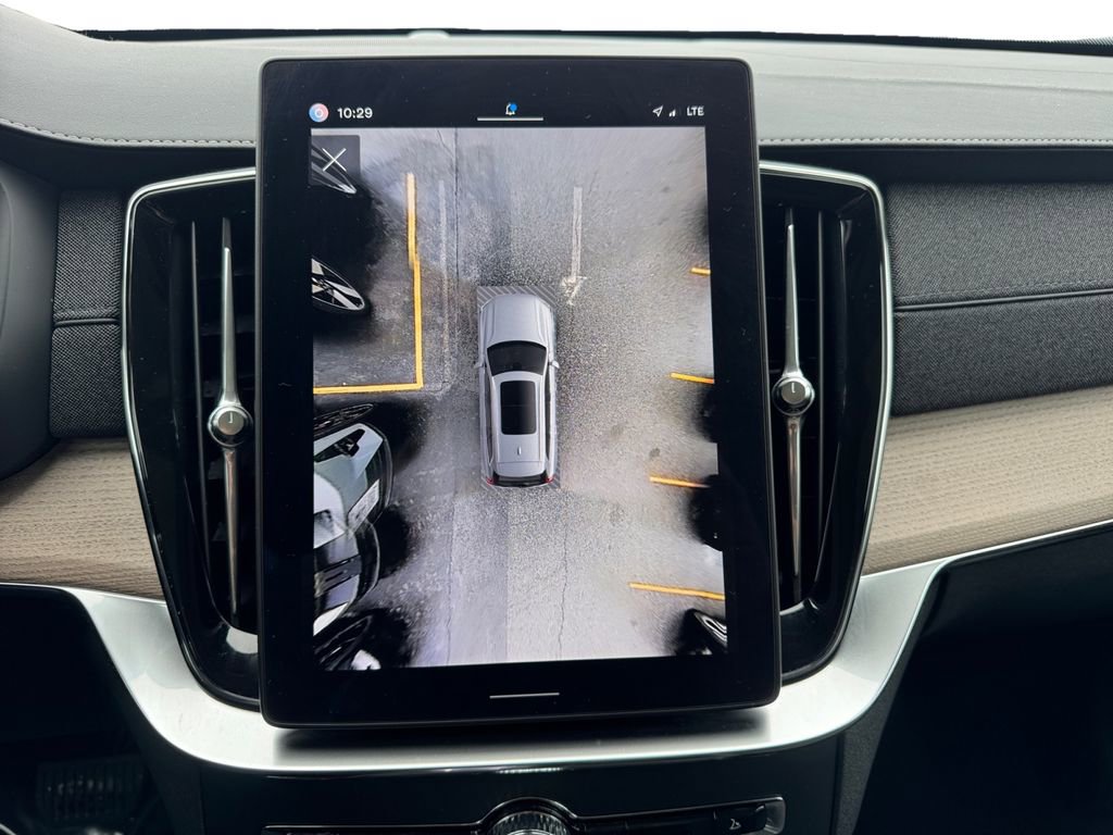 Certified 2025 Volvo XC90 B5 Plus AWD/4WD image 19
