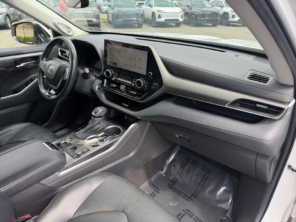 Used 2023 Toyota Highlander Limited AWD/4WD image 16