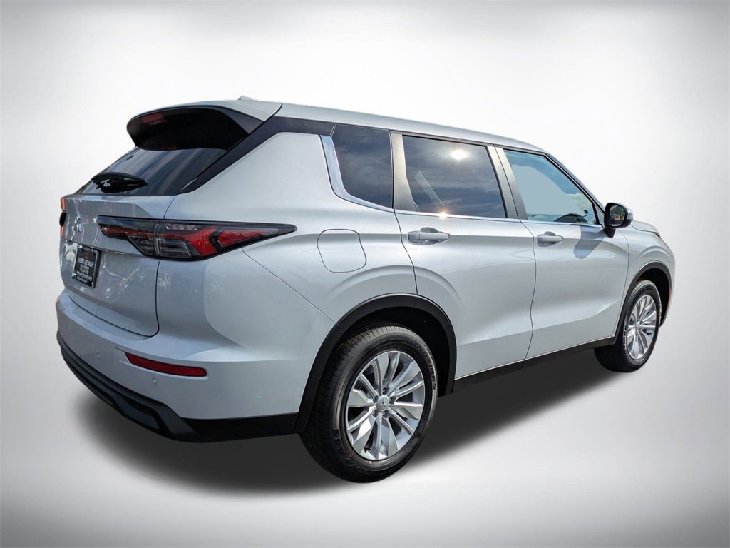New 2025 Mitsubishi Outlander ES image 4