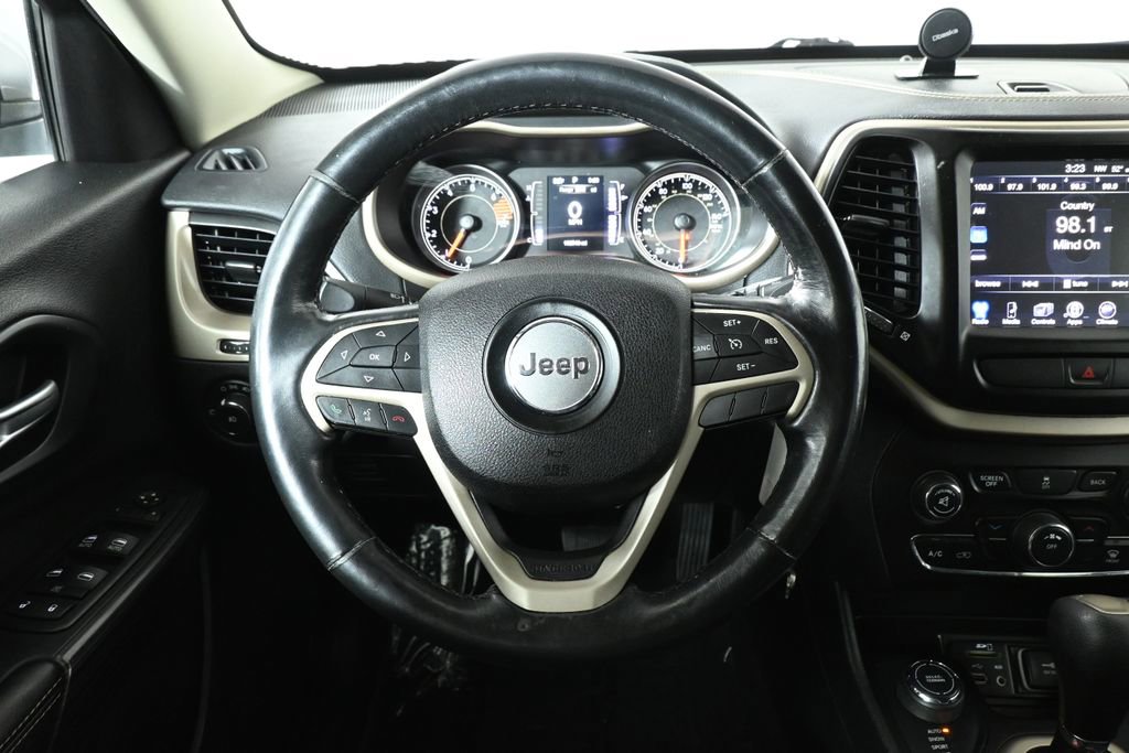 Used 2016 Jeep Cherokee Latitude w/ Cold Weather Group image 16