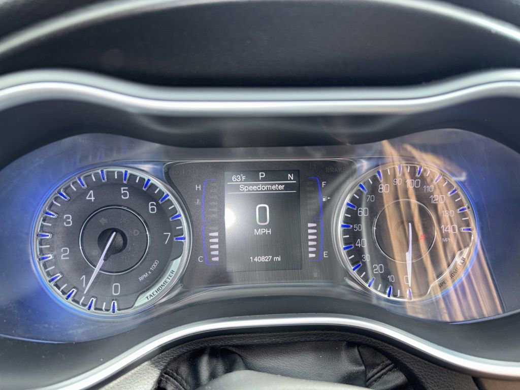 Used 2015 Chrysler 200 Limited w/ Convenience Group image 12