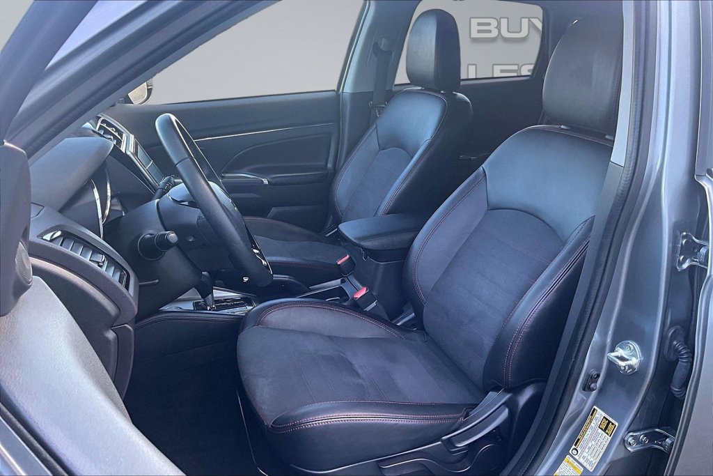 Used 2025 Mitsubishi Outlander Sport SE AWD/4WD image 24