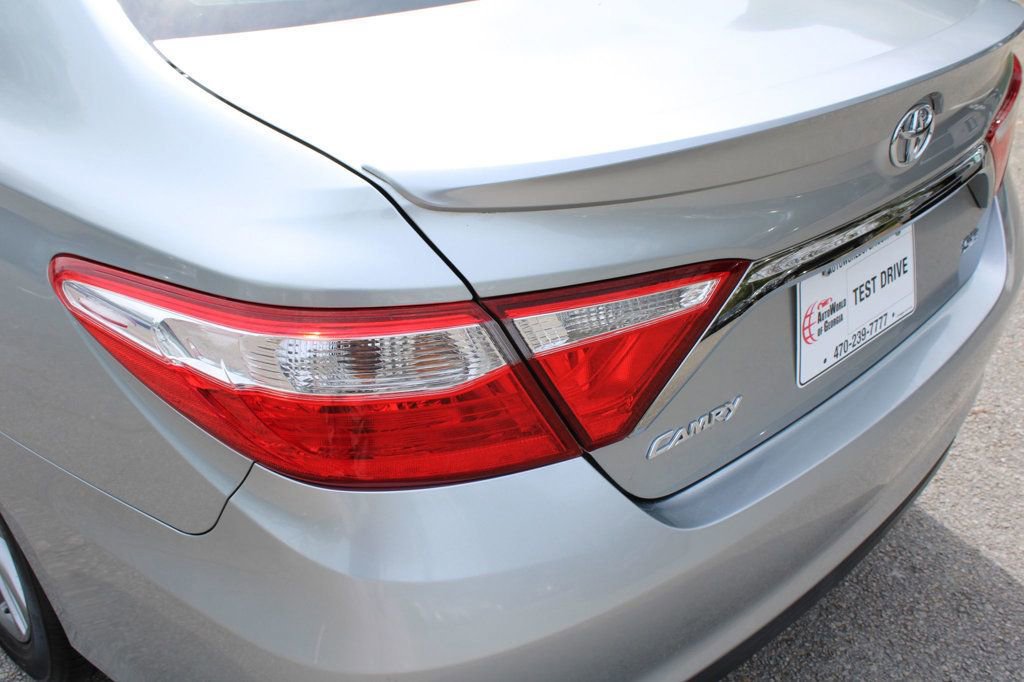Used 2015 Toyota Camry SE image 9