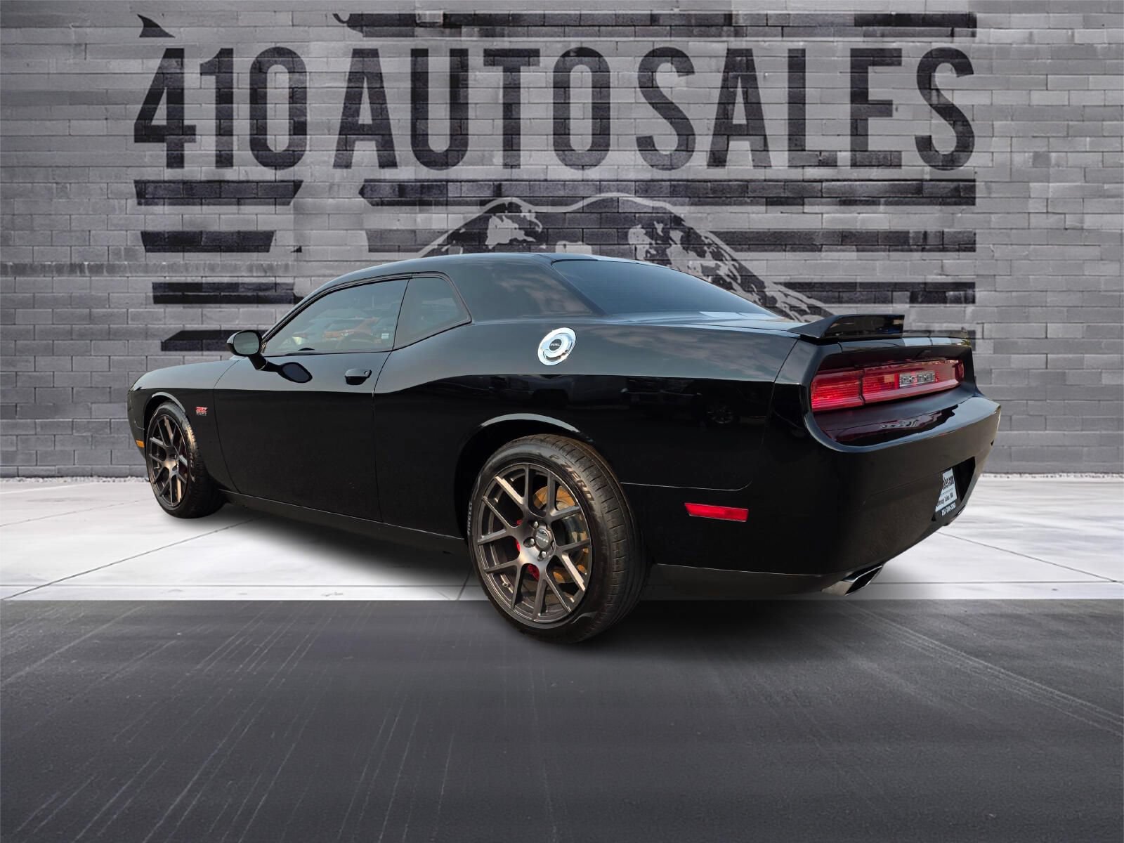 Used 2012 Dodge Challenger SRT8 w/ Premium Sound Group RWD image 8