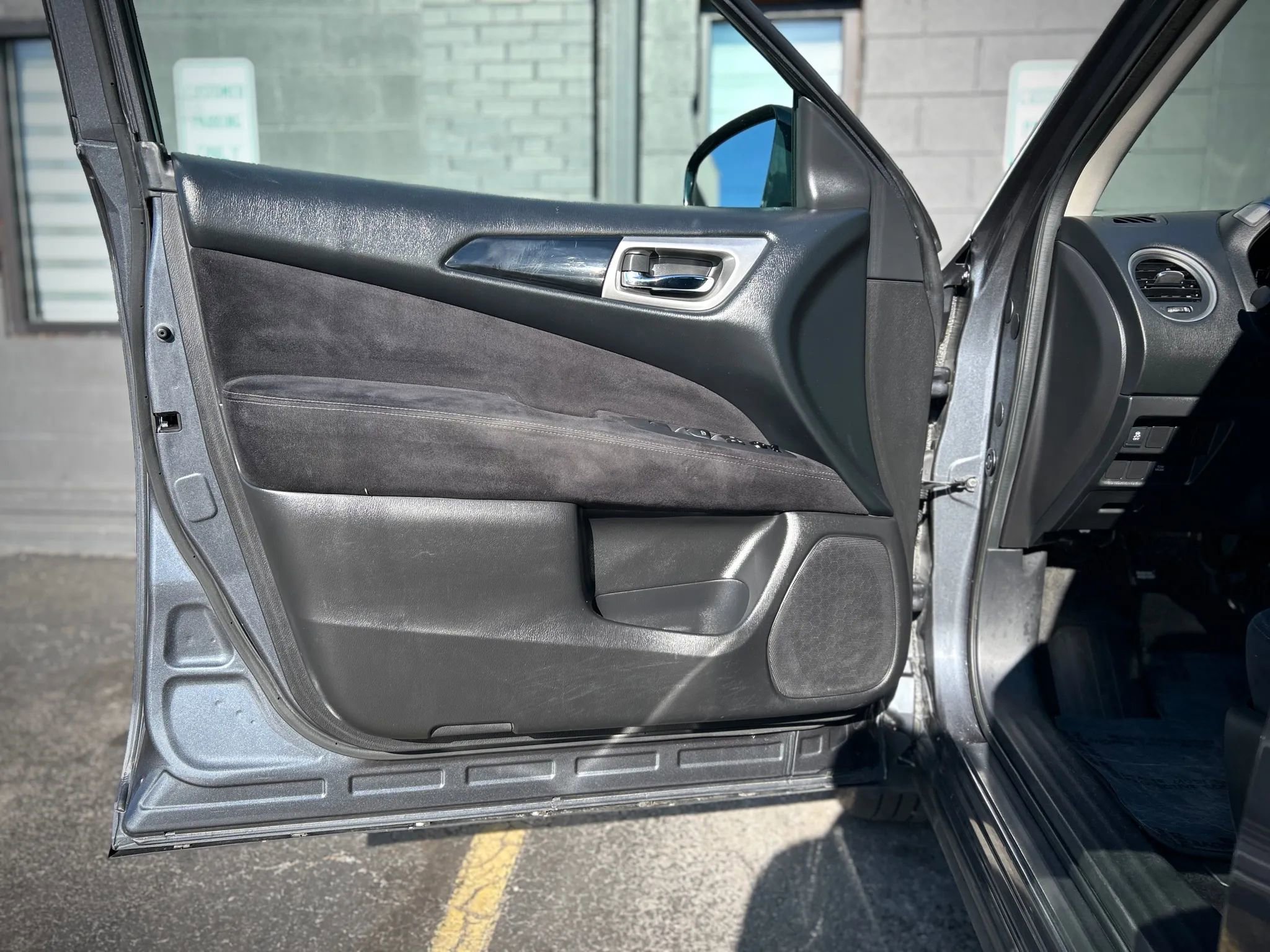 Used 2013 Nissan Pathfinder SV image 5