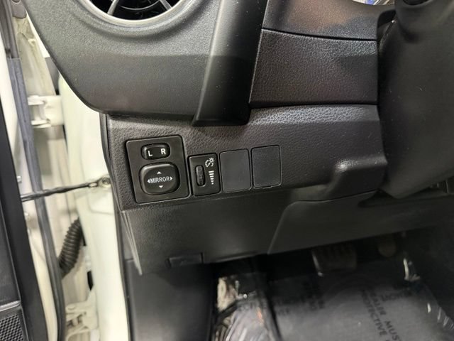 Used 2017 Toyota Corolla SE w/ Carpet Mat Package (TMS) FWD image 16
