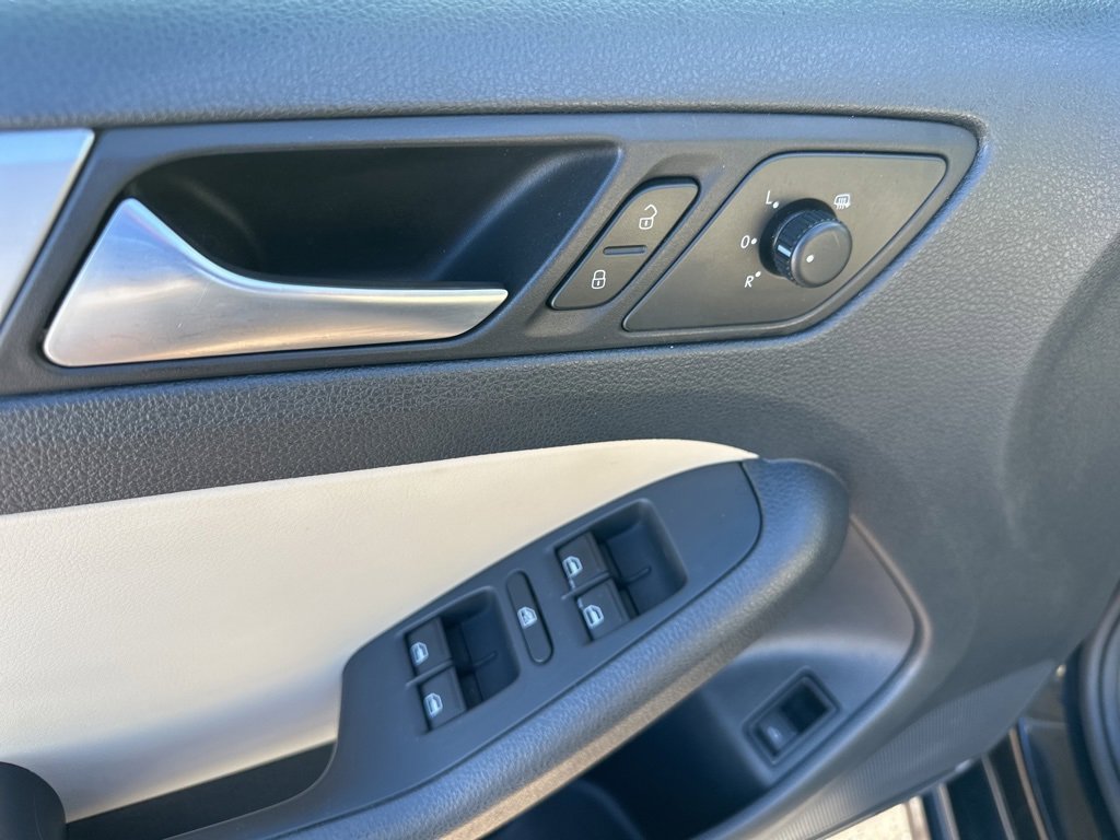 Used 2012 Volkswagen Jetta TDI image 18