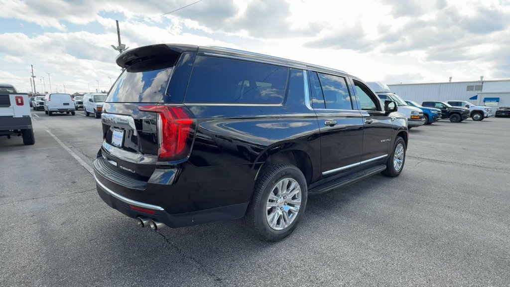 Used 2024 GMC Yukon XL Denali AWD/4WD image 8