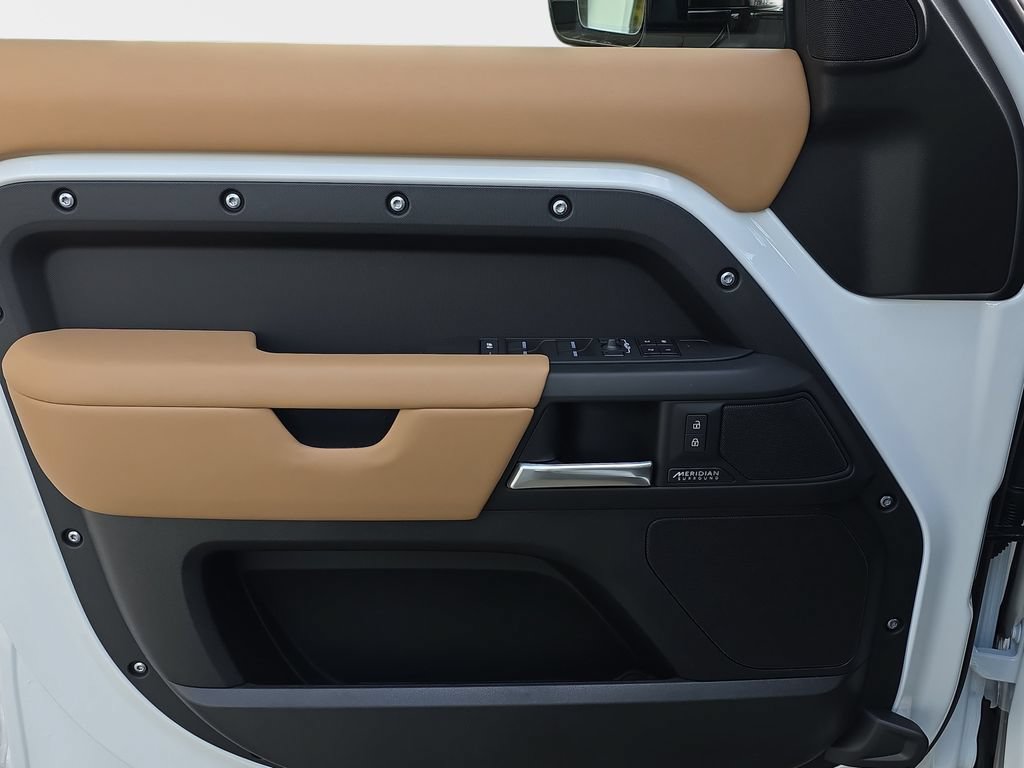 New 2026 Land Rover Defender 130 X-Dynamic SE AWD/4WD image 28