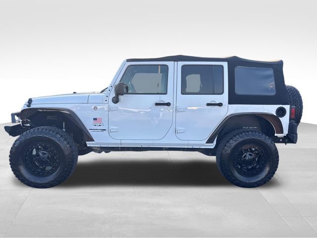 Used 2018 Jeep Wrangler Unlimited Sahara w/ Connectivity Group AWD/4WD image 2