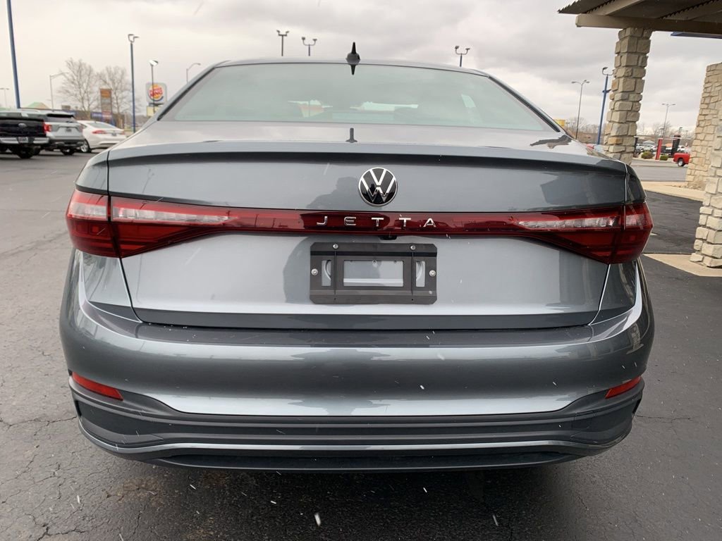 Used 2025 Volkswagen Jetta Sport image 4