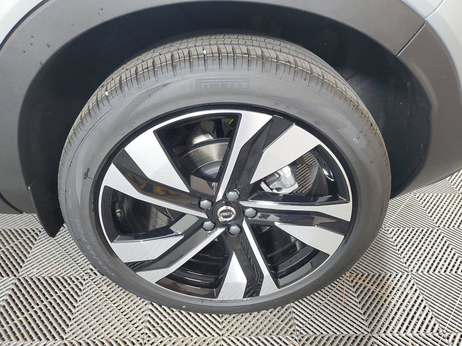 New 2026 Volvo XC40 B5 Plus w/ Protection Package Premier AWD/4WD image 11