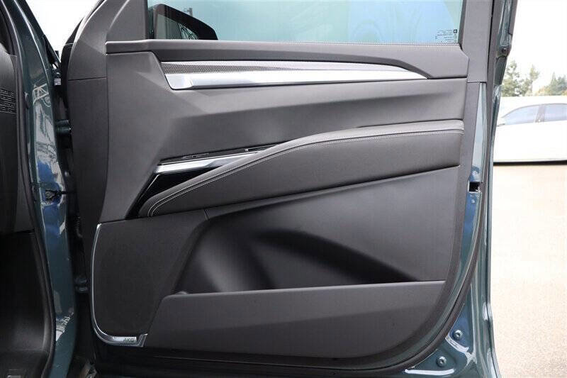 Used 2026 Cadillac Escalade V w/ LPO, ONYX Package image 31