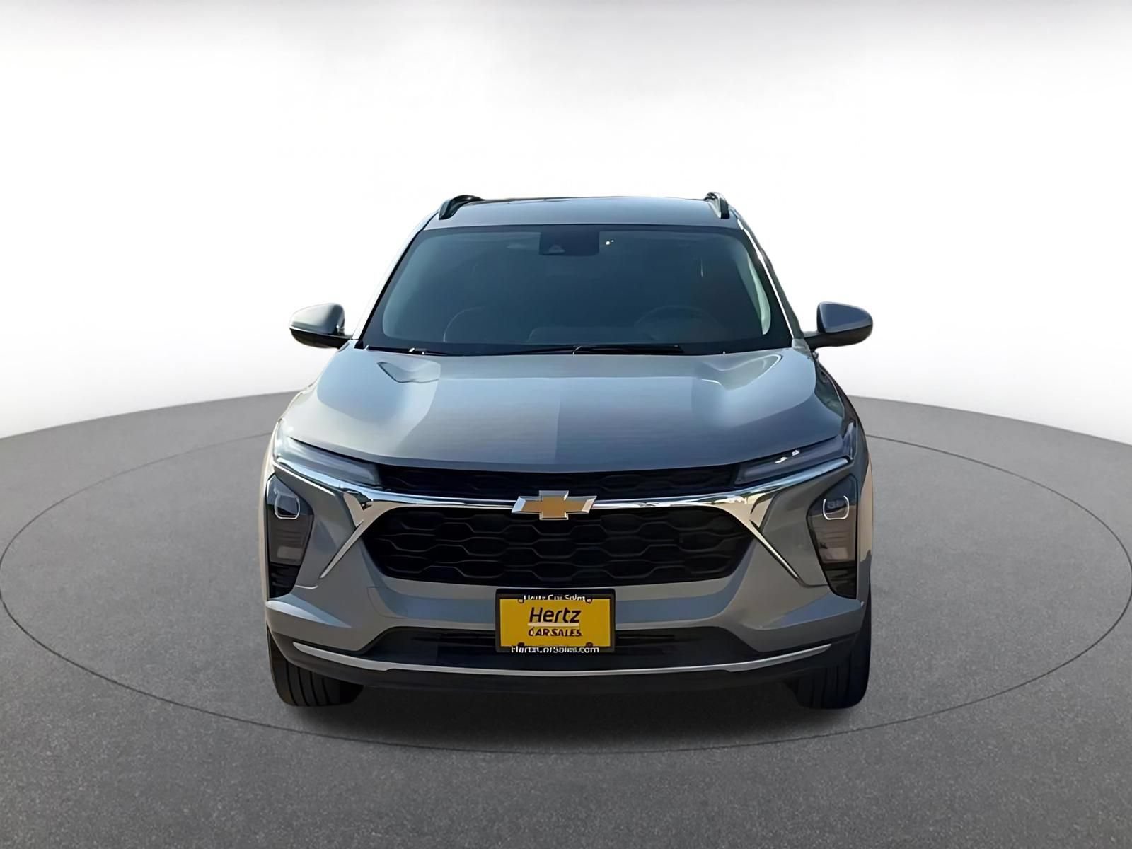 Used 2025 Chevrolet Trax LT FWD image 4
