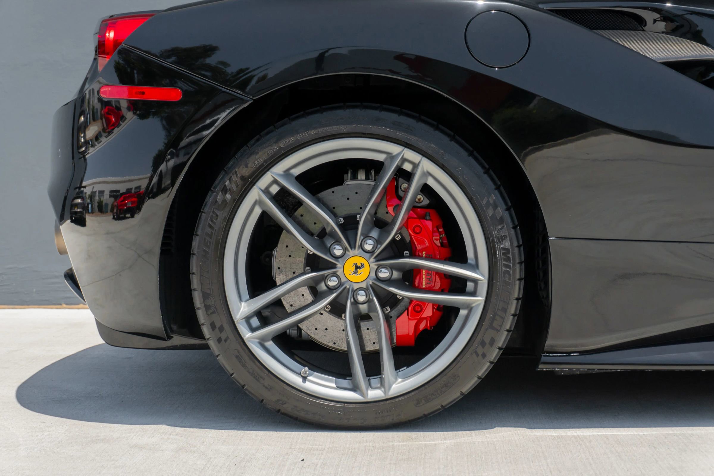 Used 2018 Ferrari 488 GTB RWD image 39