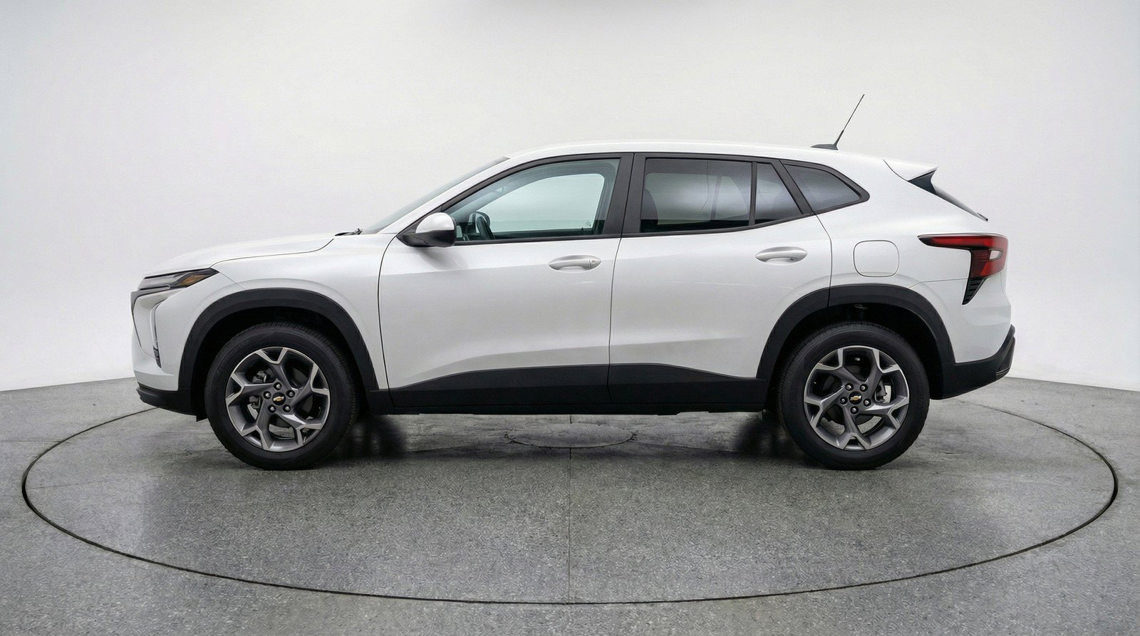 Used 2025 Chevrolet Trax LT w/ LT Convenience Package FWD image 5