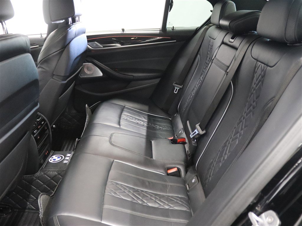 Used 2020 BMW M550i xDrive w/ Executive Package image 11