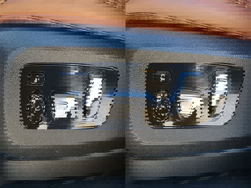 Used 2024 BMW X7 M60i w/ Executive Package image 21