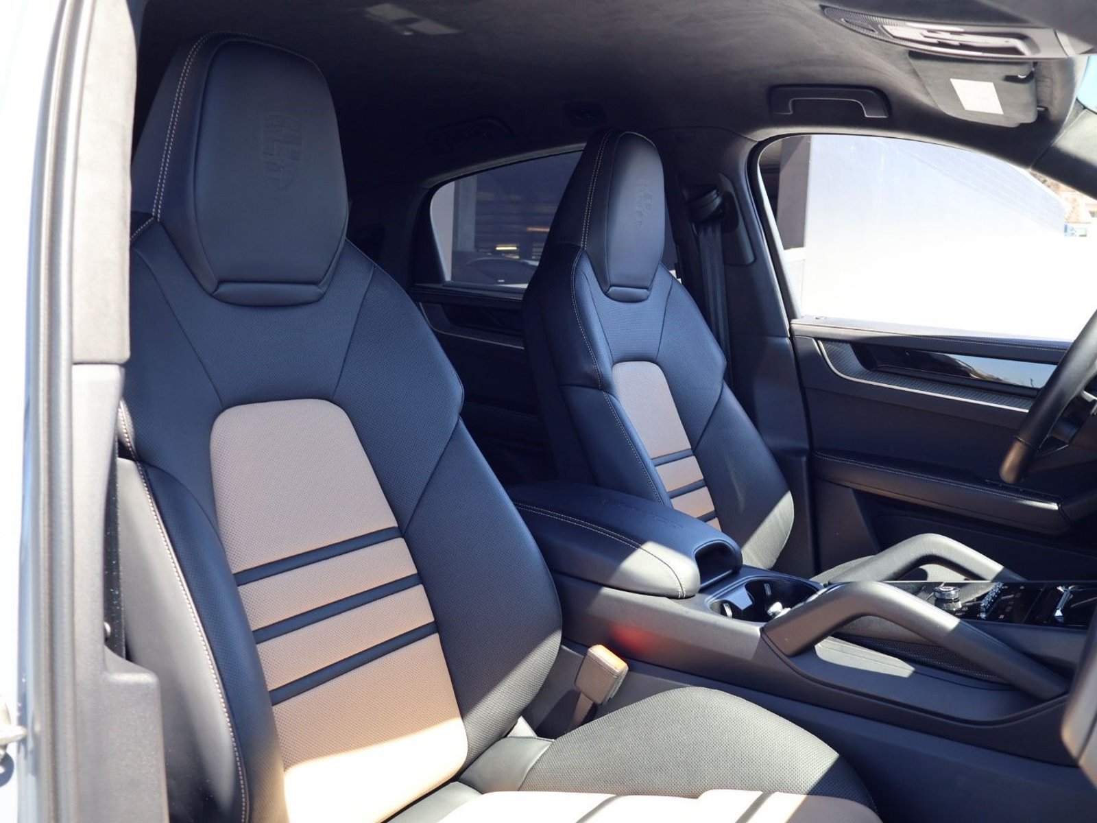 Certified 2026 Porsche Cayenne Turbo GT AWD/4WD image 23