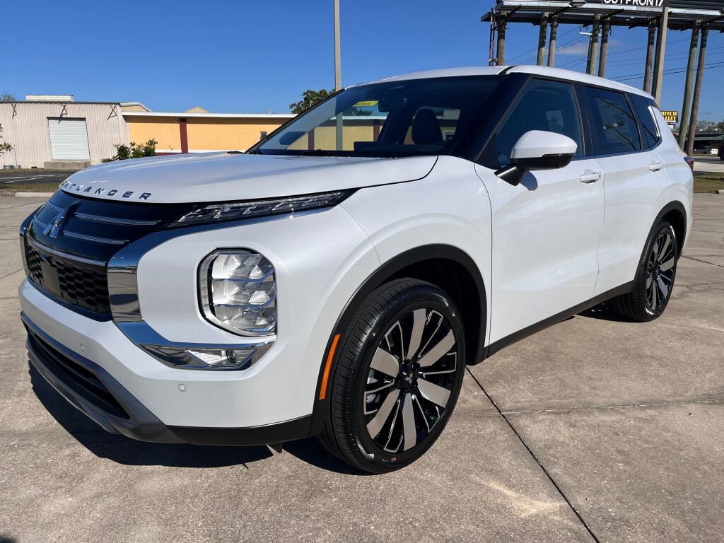 New 2025 Mitsubishi Outlander SE image 7