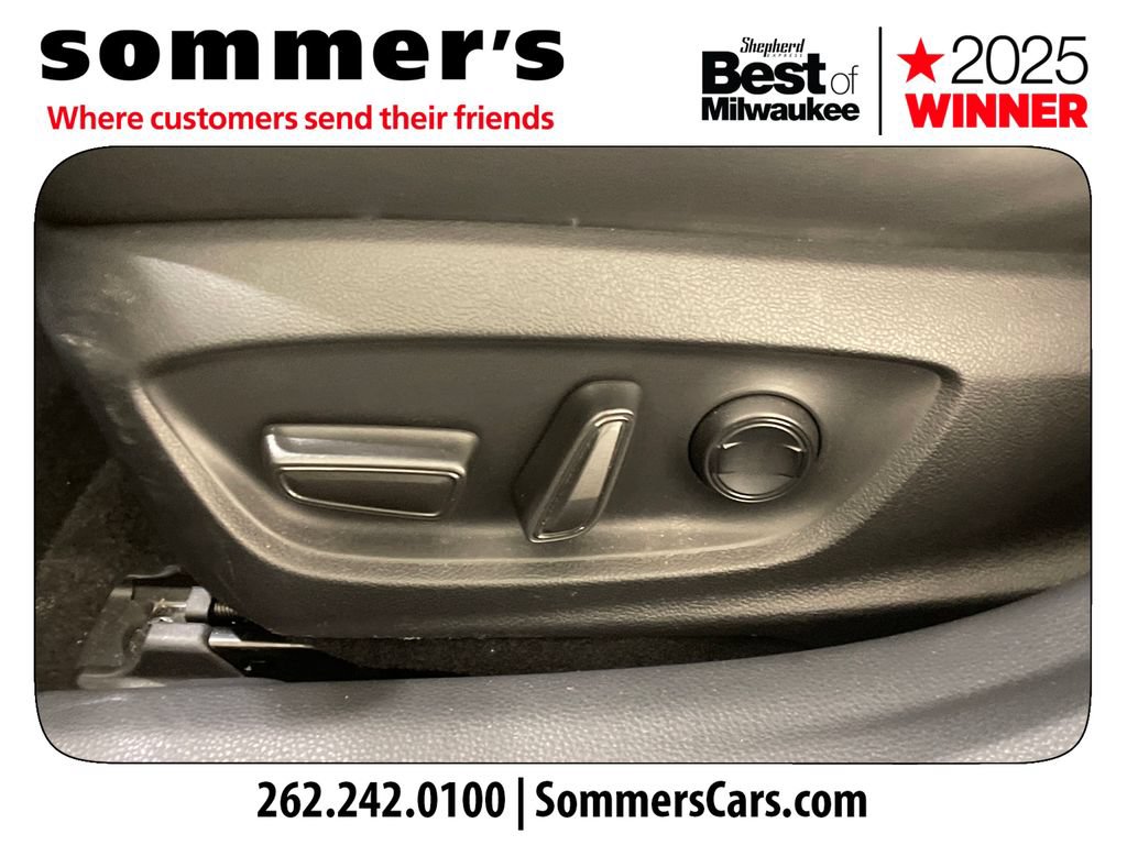 Used 2023 Toyota Prius Prime Premium FWD image 10