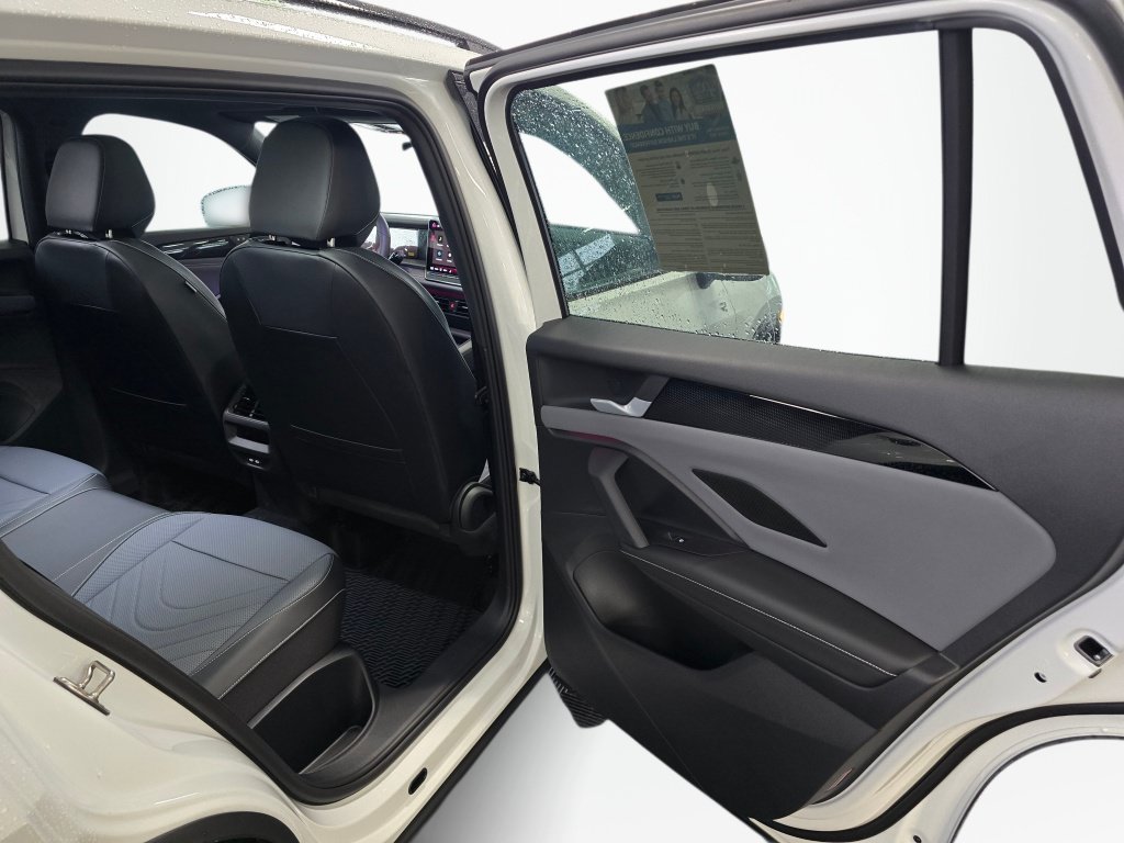 New 2026 Volkswagen Tiguan SE R-Line AWD/4WD image 37
