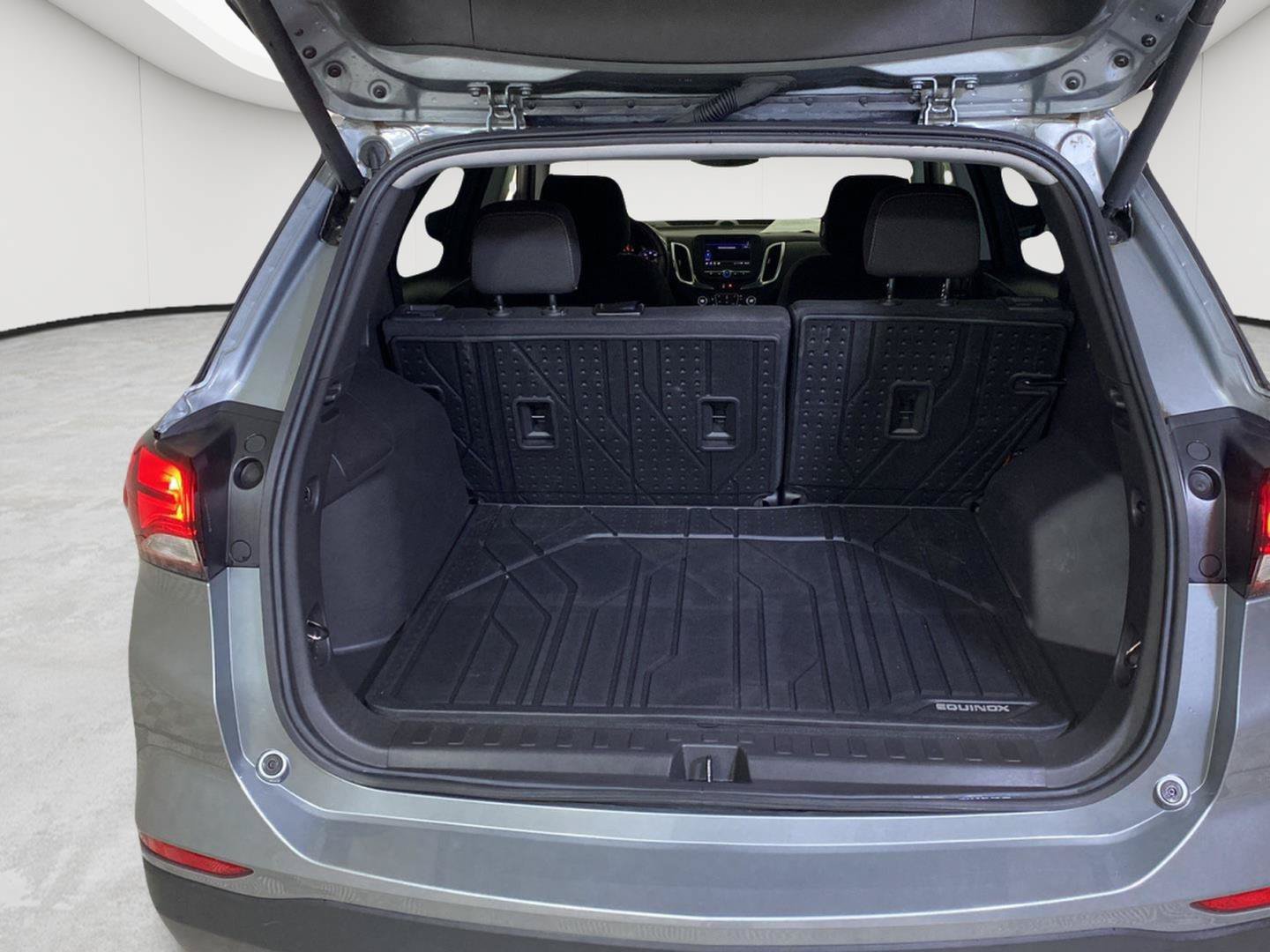 Used 2024 Chevrolet Equinox LT w/ LPO, Floor Liner Package FWD image 9