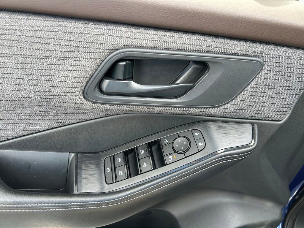 Used 2021 Nissan Rogue S FWD image 17