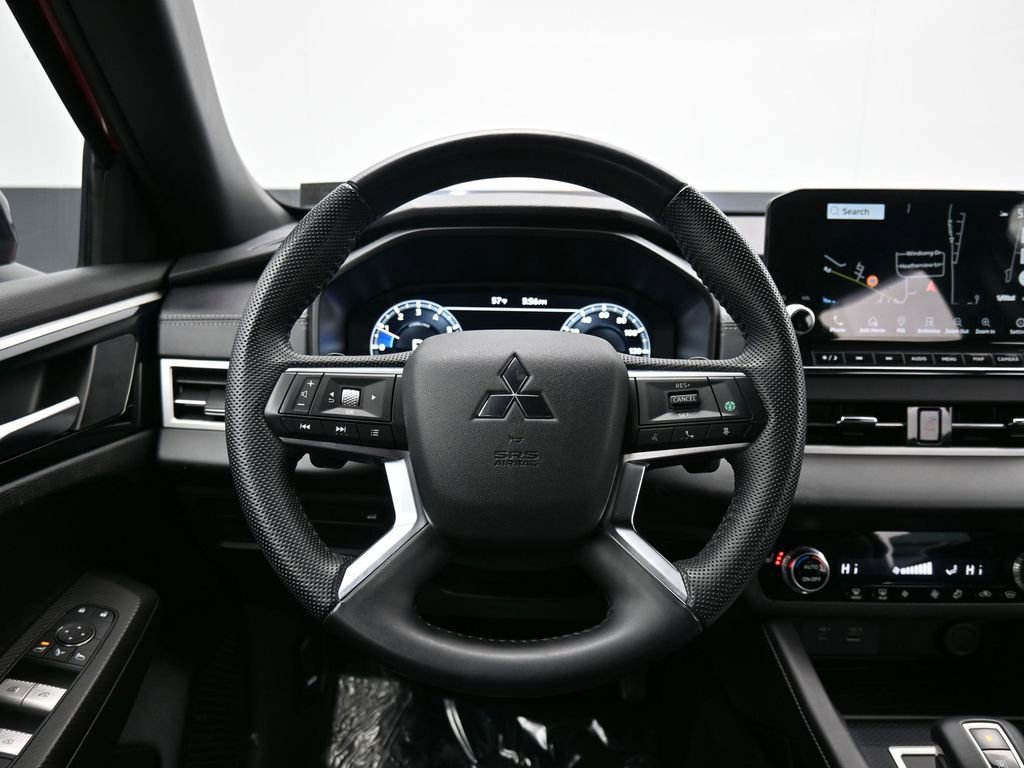 Used 2023 Mitsubishi Outlander SE image 45