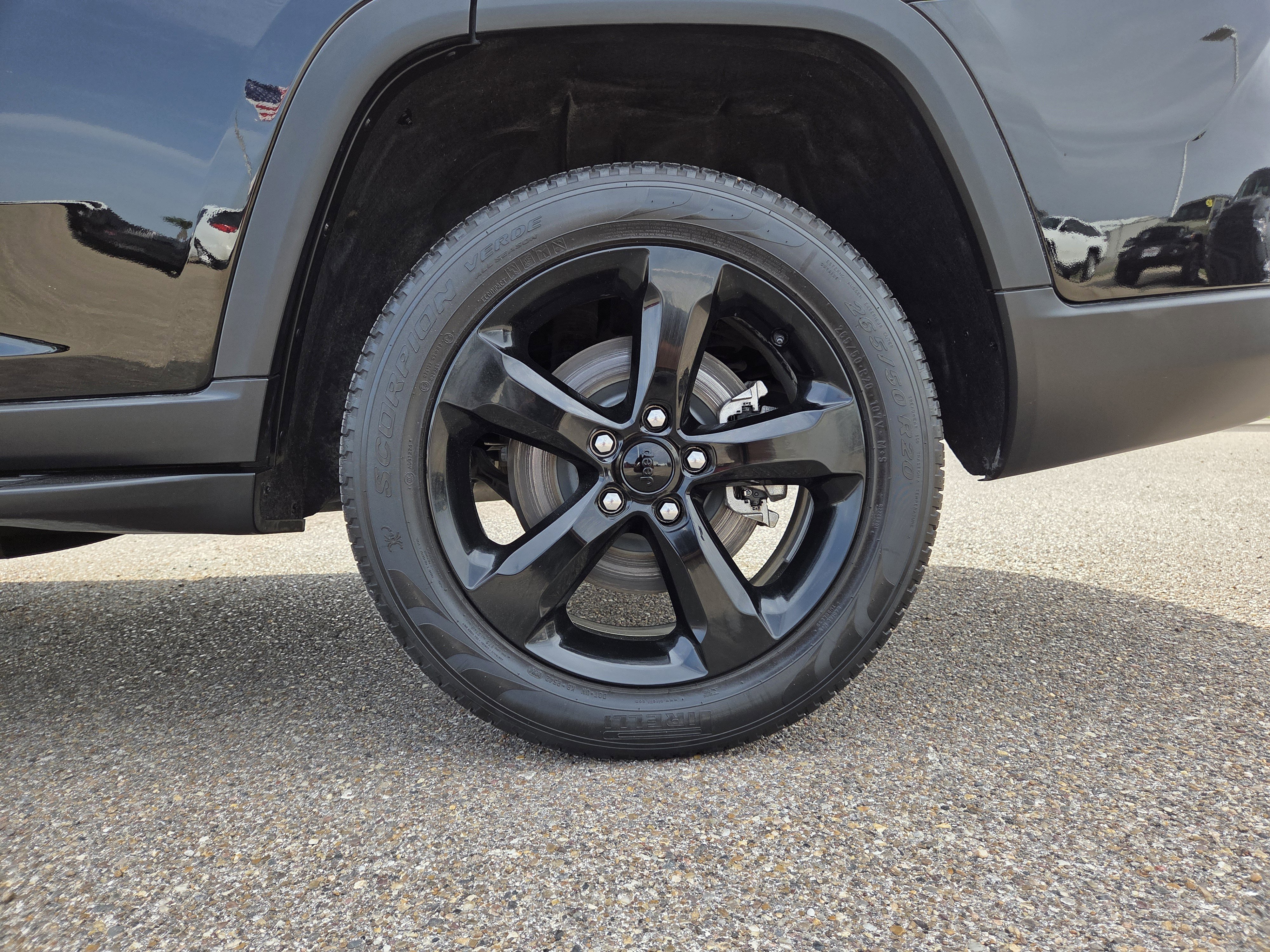 Used 2024 Jeep Grand Cherokee L Limited w/ Black Appearance Package image 9