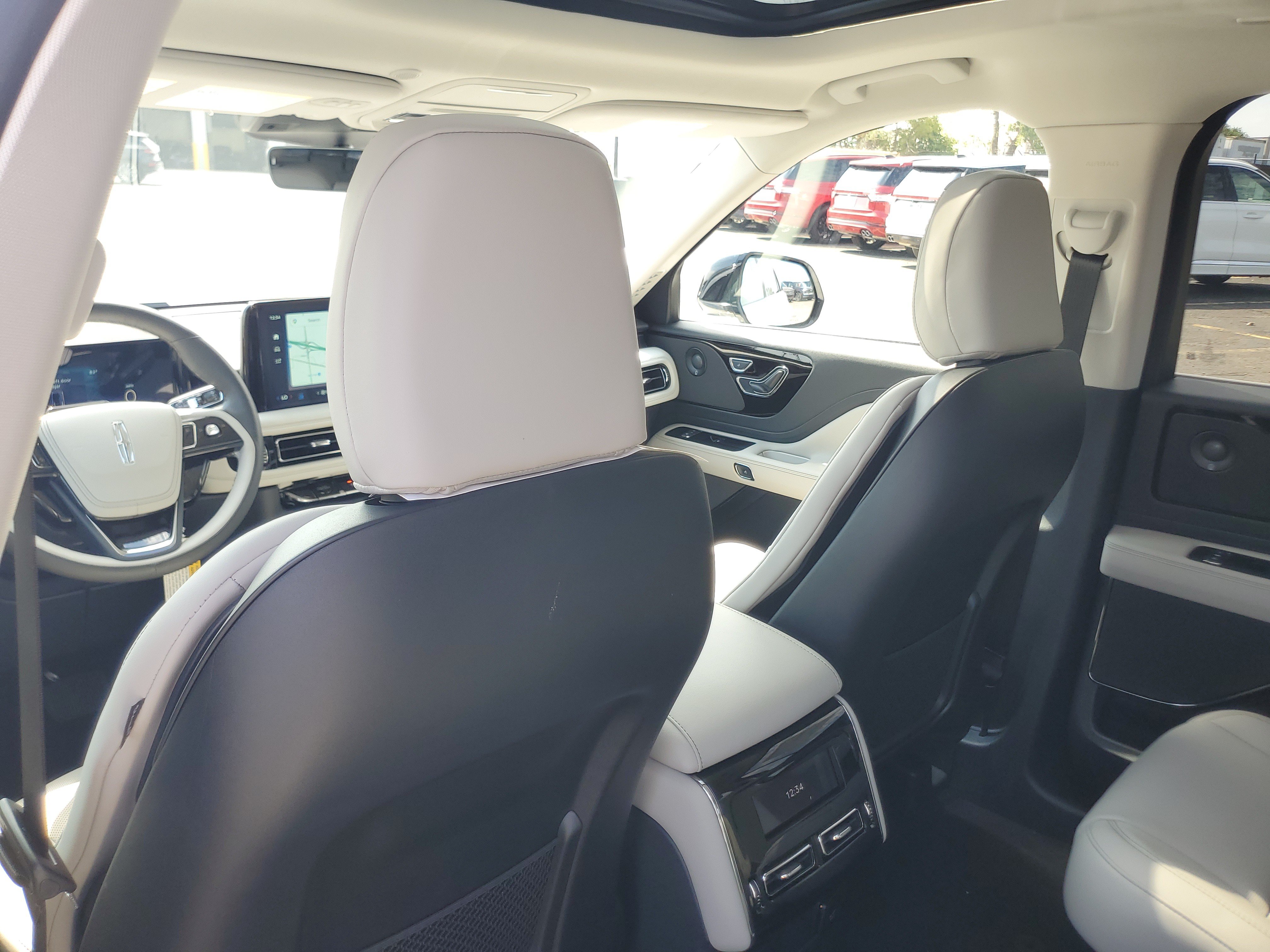 New 2027 Lincoln Aviator AWD image 23