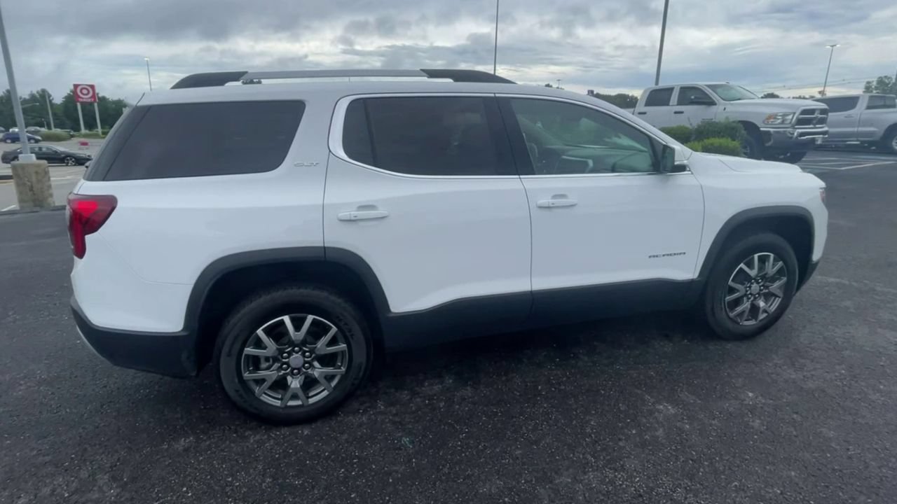 Used 2023 GMC Acadia SLT w/ Preferred Package FWD image 2