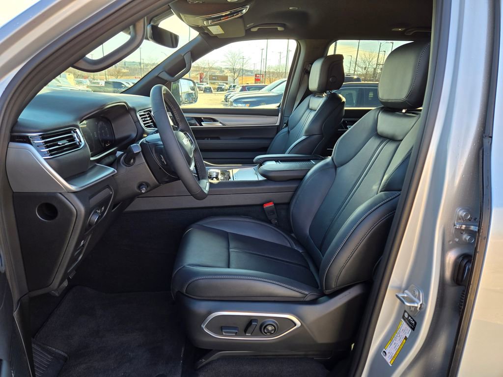 New 2026 Jeep Grand Wagoneer Limited AWD/4WD image 13