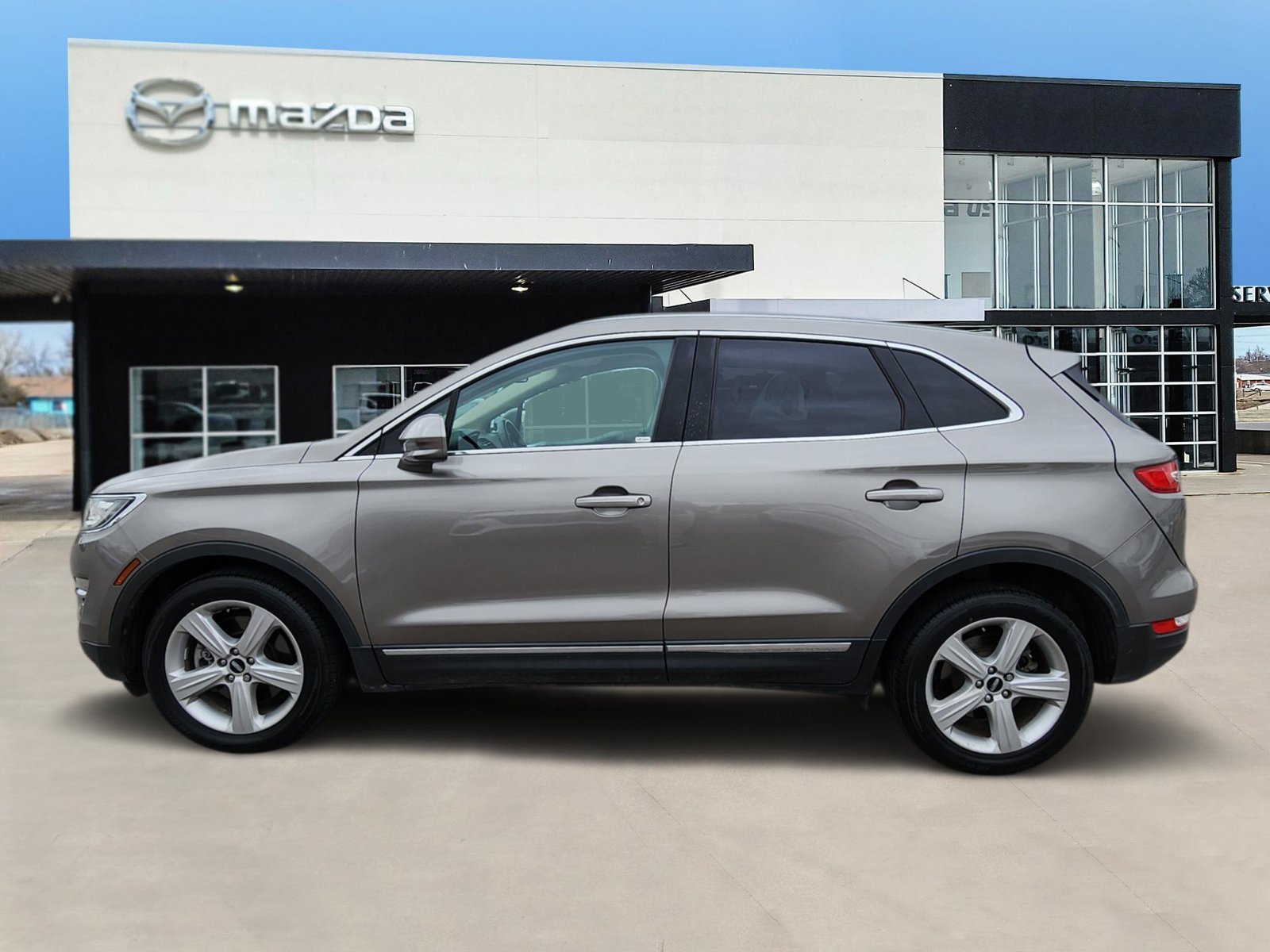 Used 2017 Lincoln MKC Premiere FWD image 3