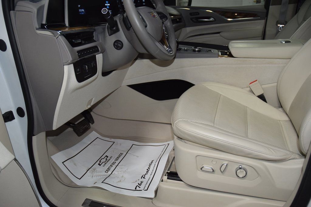 Used 2023 Cadillac Escalade ESV Premium Luxury Platinum w/ Heavy-Duty Trailer Package image 40